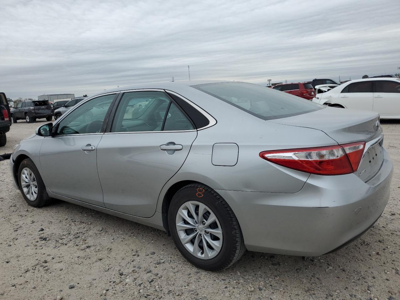 2015 TOYOTA CAMRY LE - Фото 2