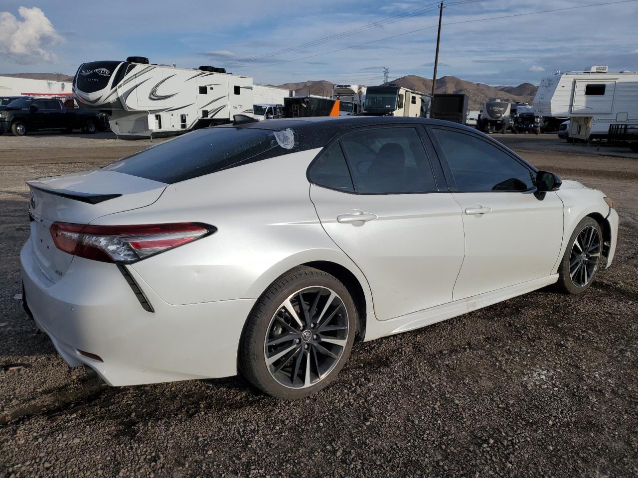 2018 TOYOTA CAMRY XSE - Фото 3