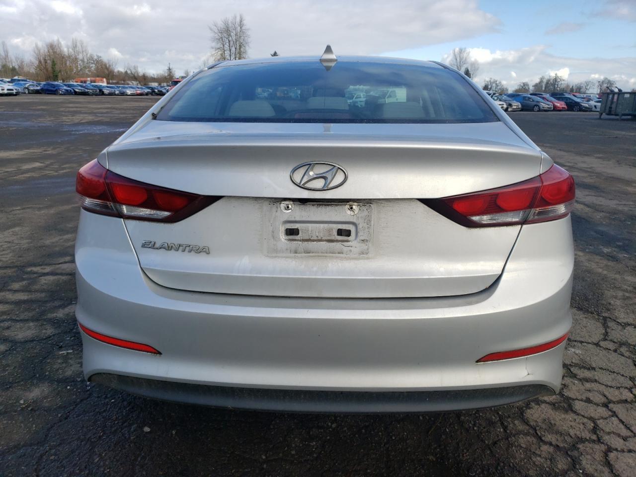 2018 HYUNDAI ELANTRA SE - Image 6
