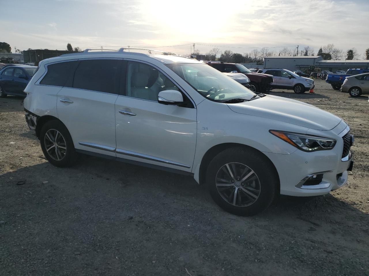 2019 INFINITI QX60 LUXE - Image 4