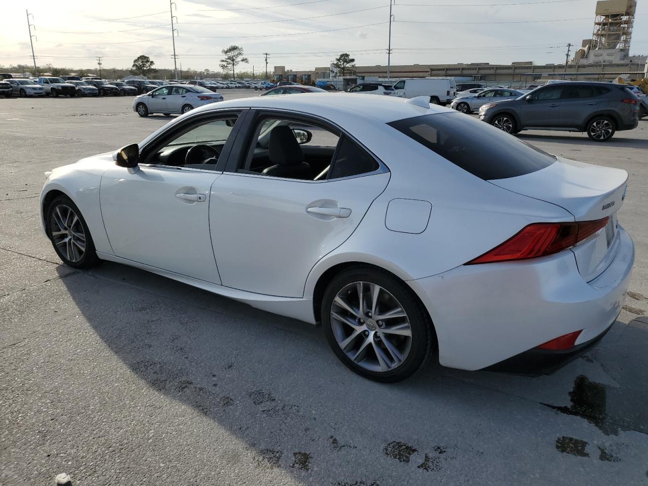 2018 LEXUS IS 300 - Фото 2