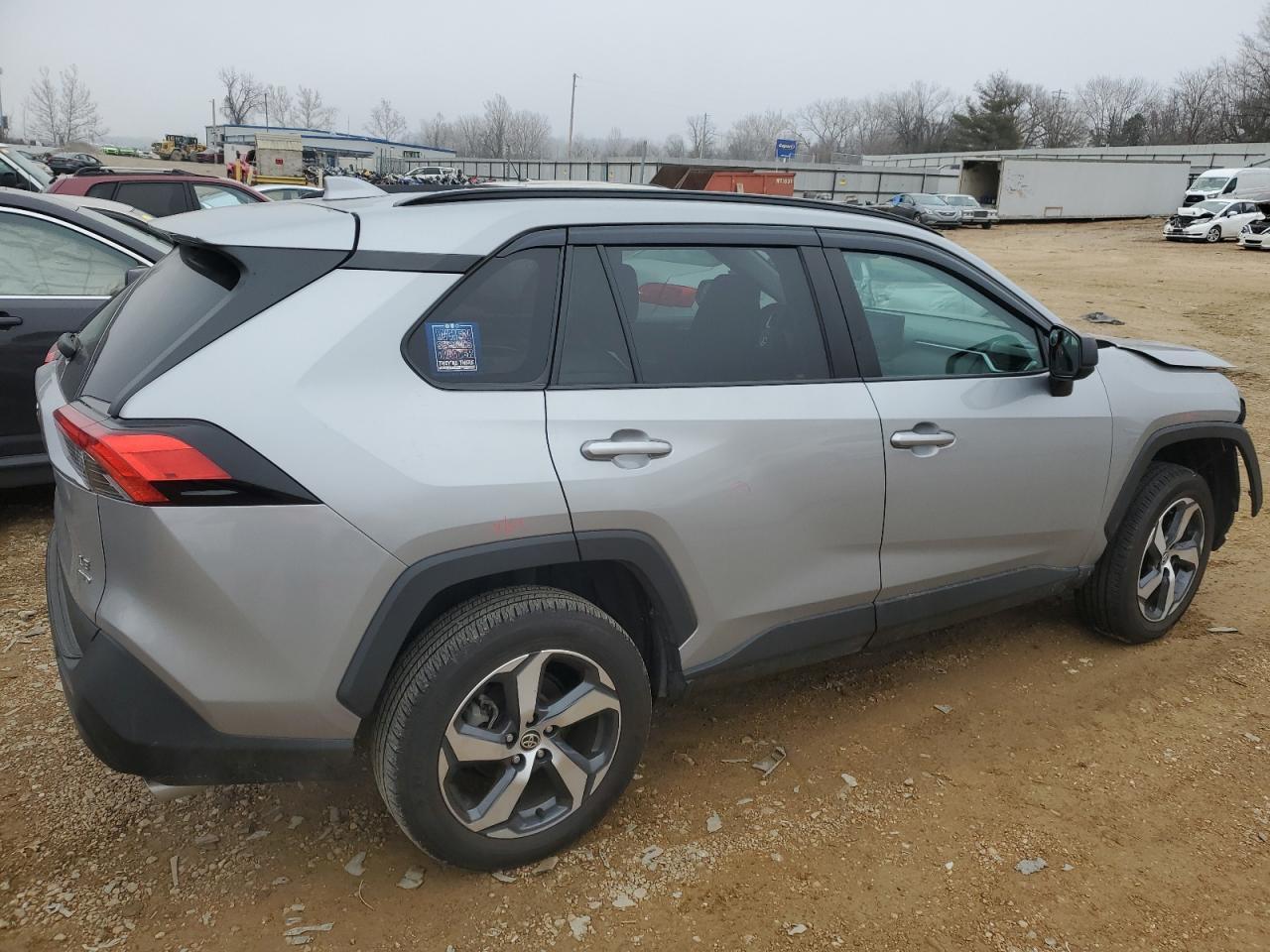 2021 TOYOTA RAV4 LE - Фото 3