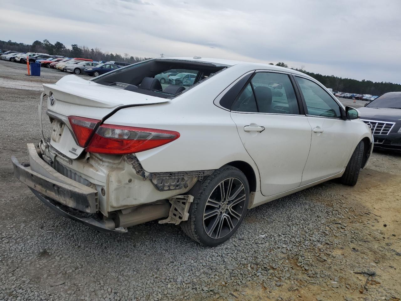 2016 TOYOTA CAMRY LE - Image 3