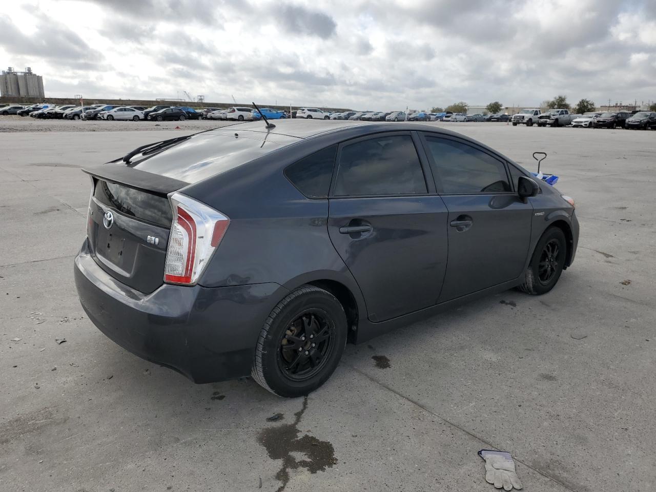 2013 TOYOTA PRIUS - Image 3