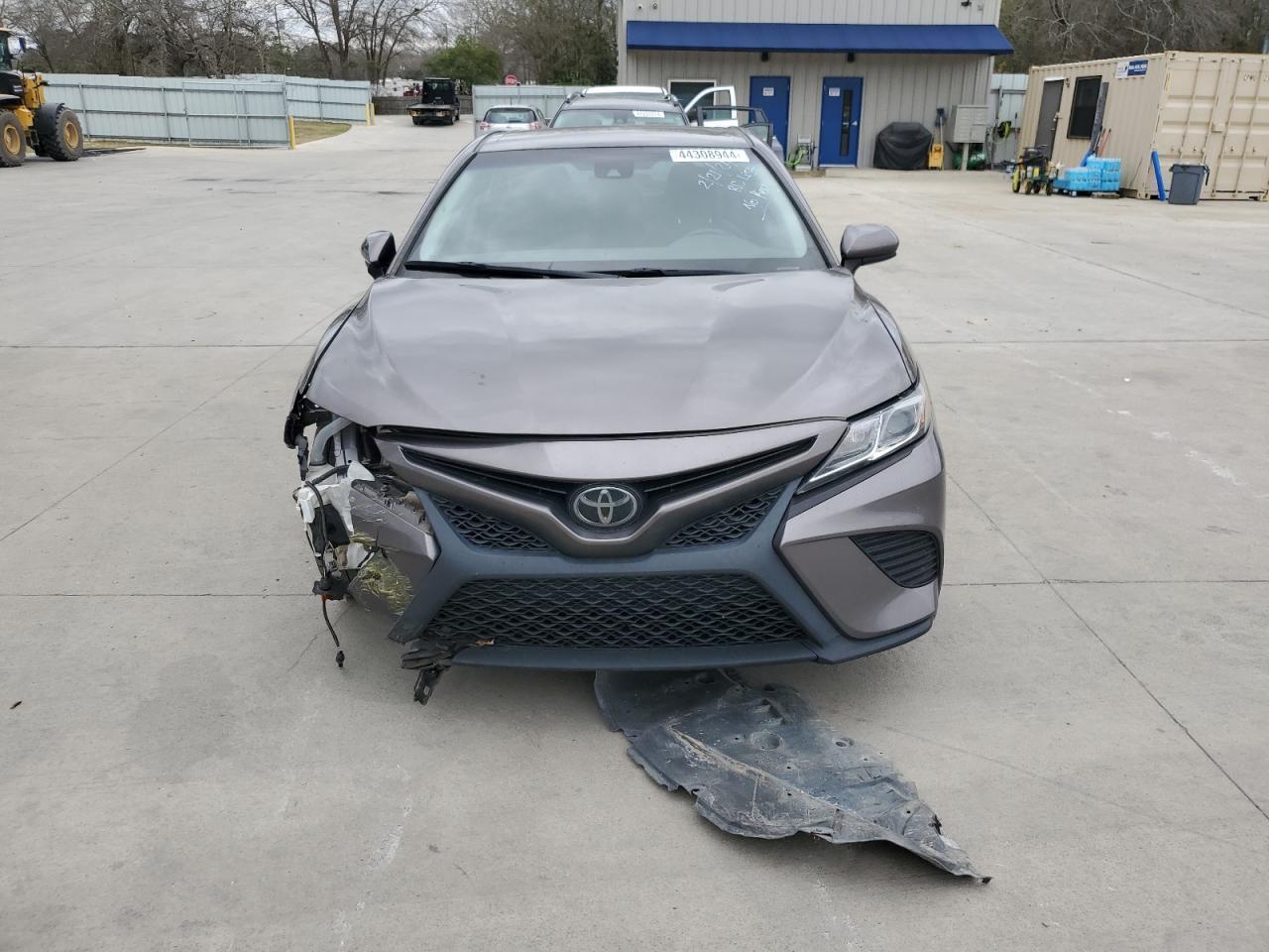 2020 TOYOTA CAMRY SE - Фото 5