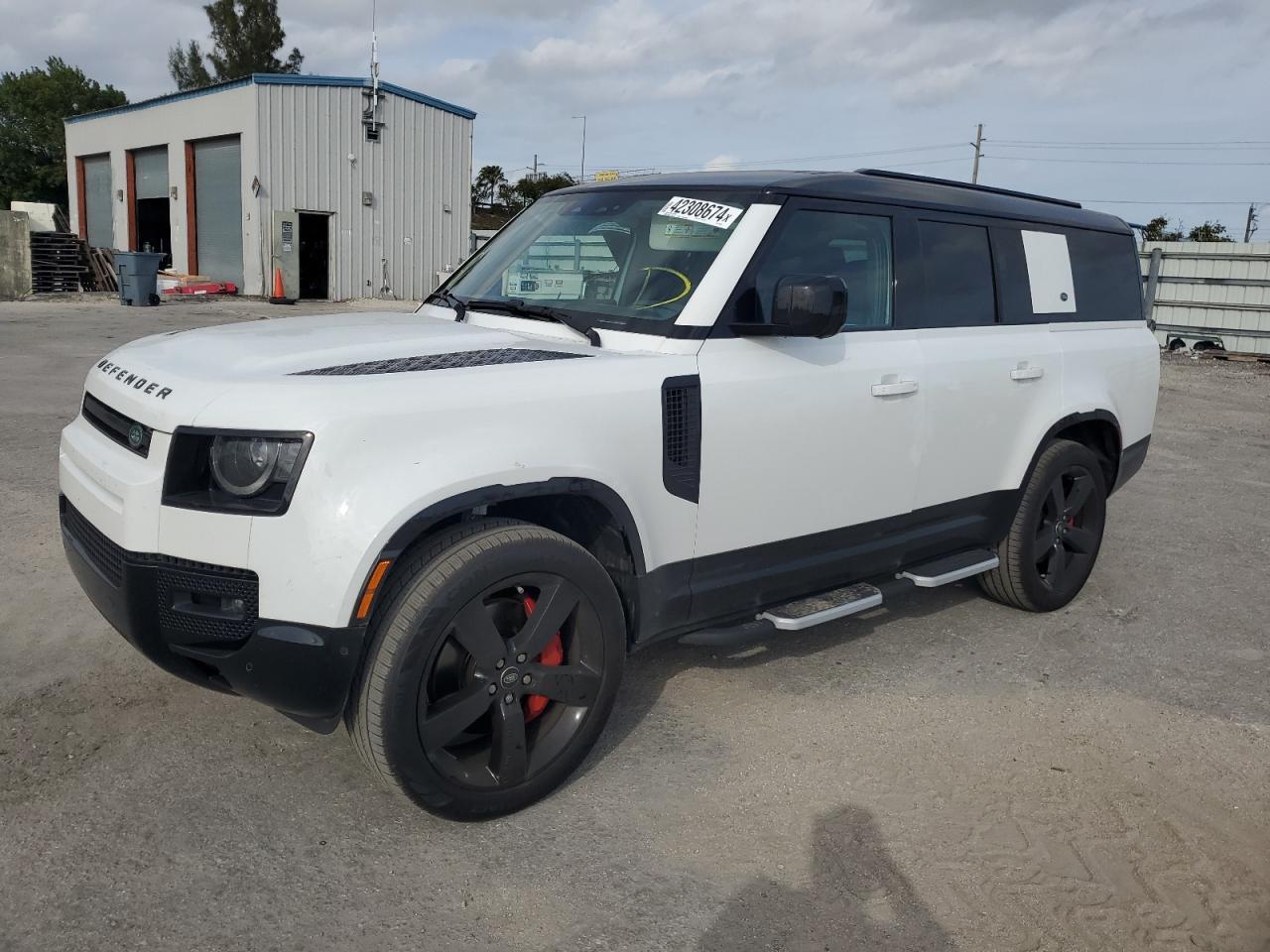 2024 LAND ROVER DEFENDER 1