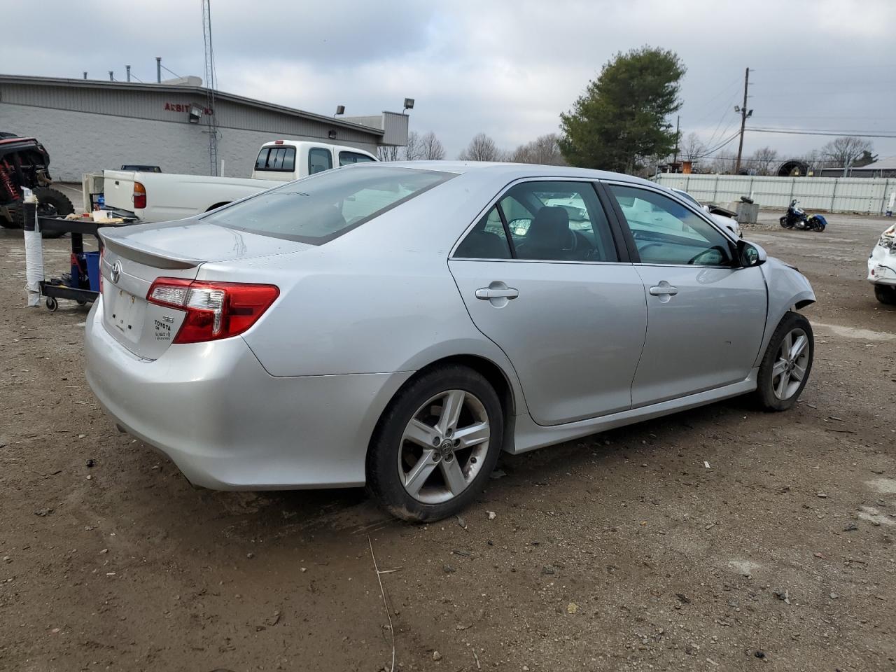 2013 TOYOTA CAMRY L - Фото 3