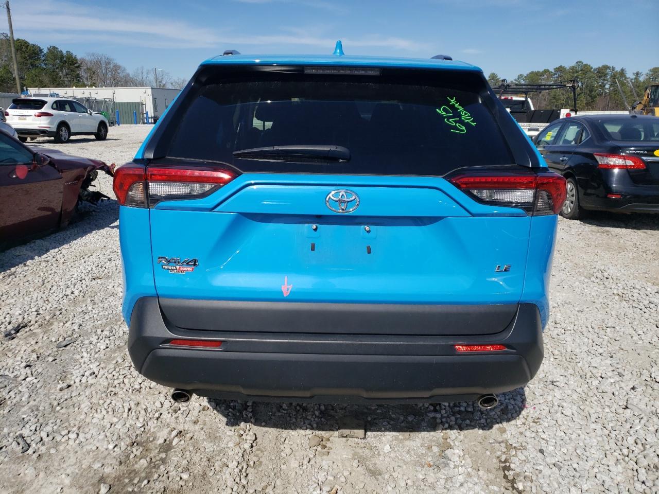 2021 TOYOTA RAV4 LE - Фото 6
