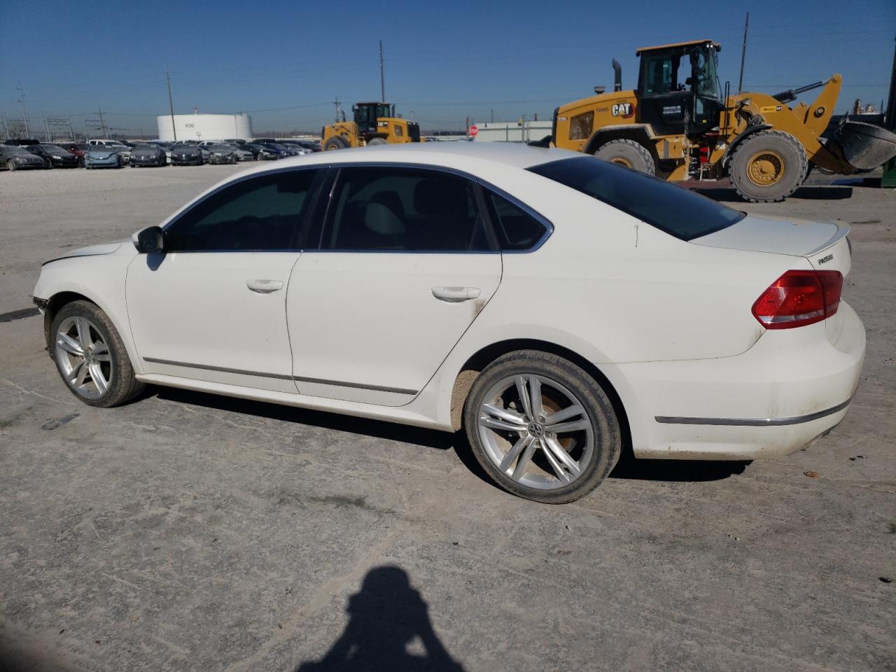 2014 VOLKSWAGEN PASSAT SEL - Фото 2