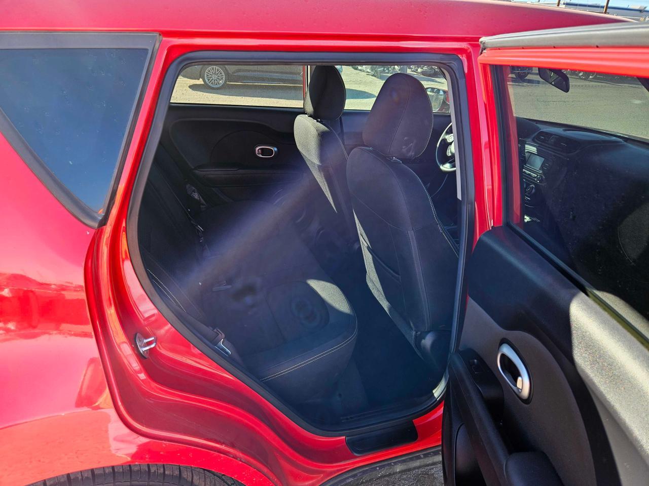 2016 KIA SOUL + - Image 6