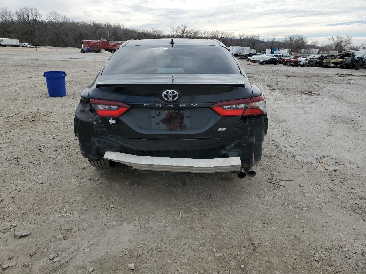 2021 TOYOTA CAMRY SE - Фото 6
