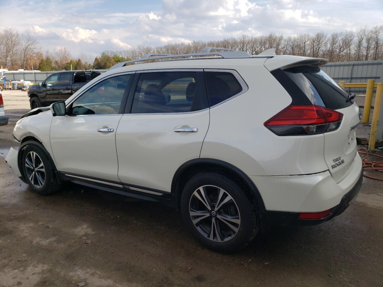2017 NISSAN ROGUE S - Фото 2