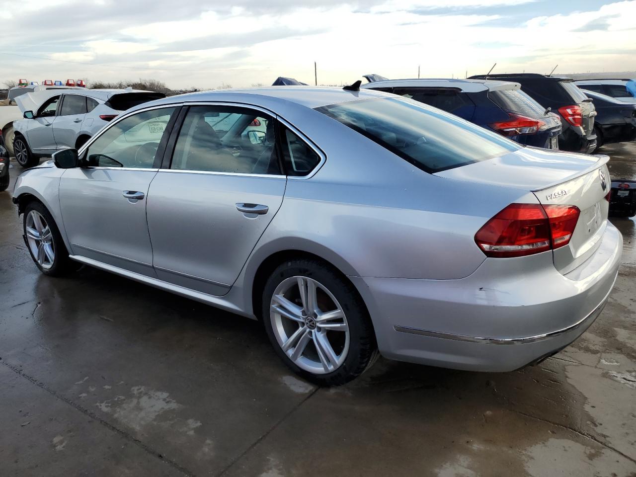 2014 VOLKSWAGEN PASSAT SEL - Фото 2