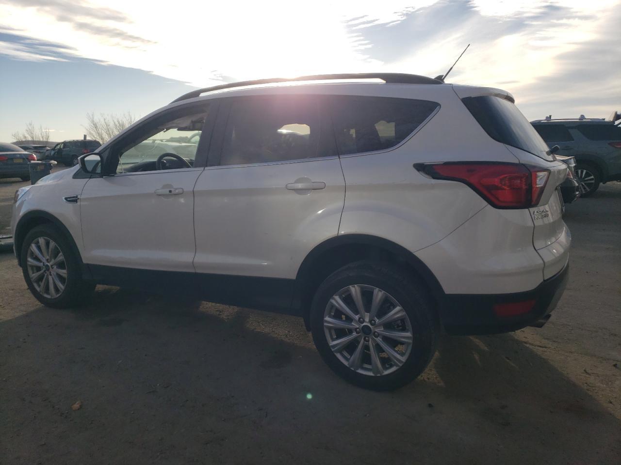 2019 FORD ESCAPE SEL - Image 2