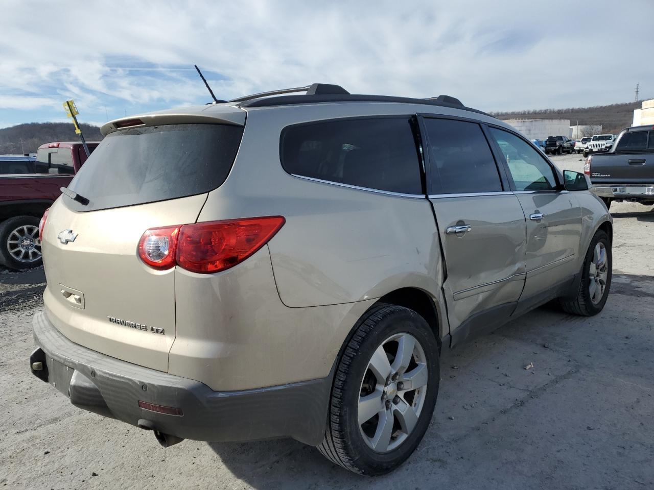 2012 CHEVROLET TRAVERSE L - Фото 3