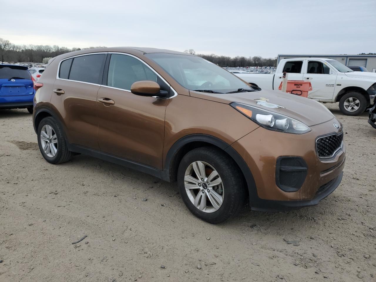 2017 KIA SPORTAGE L - Image 4
