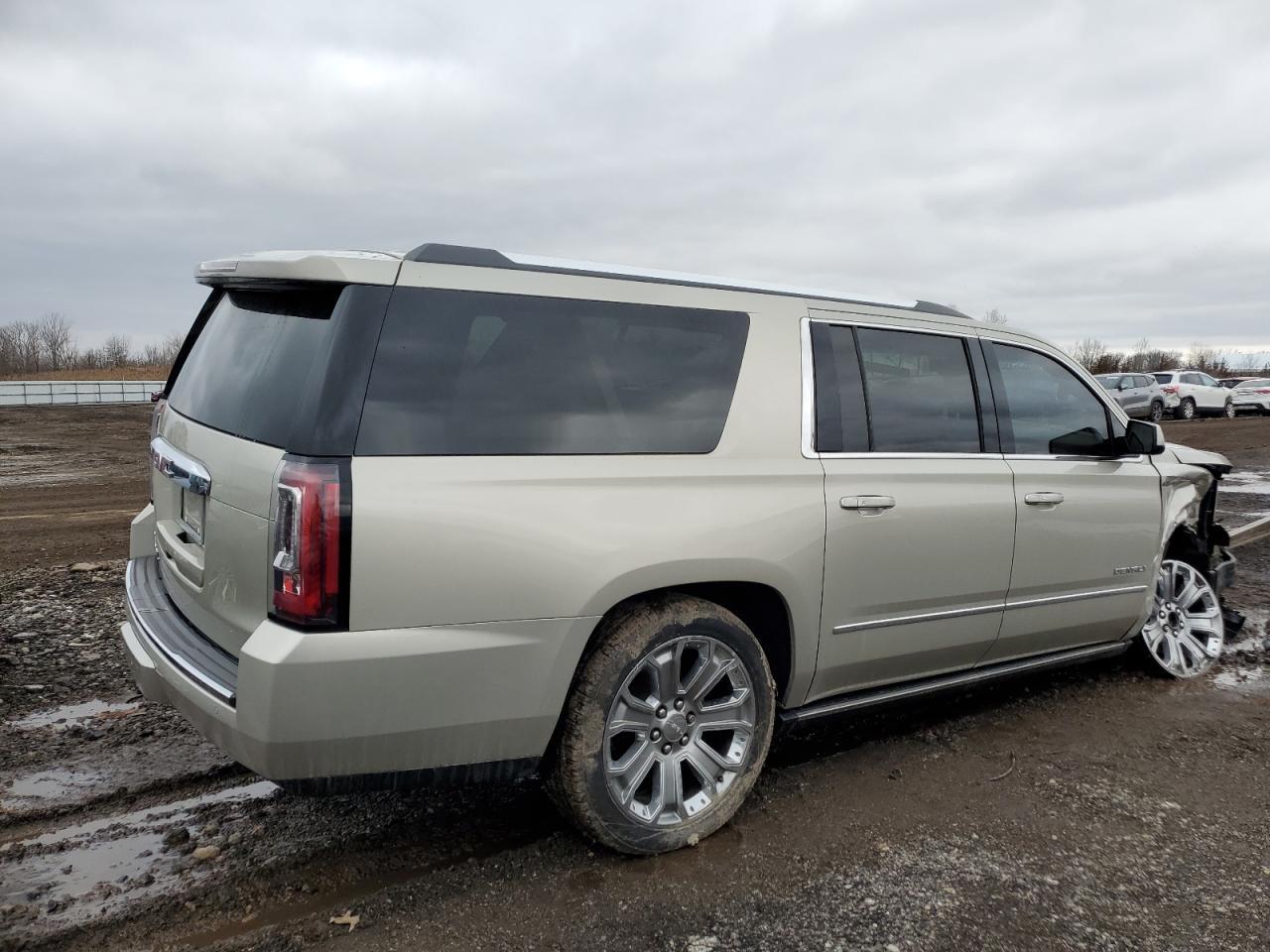 2016 GMC YUKON XL D - Фото 3