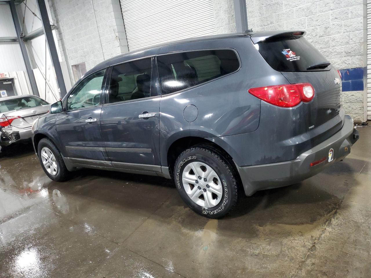 2012 CHEVROLET TRAVERSE L - Image 2