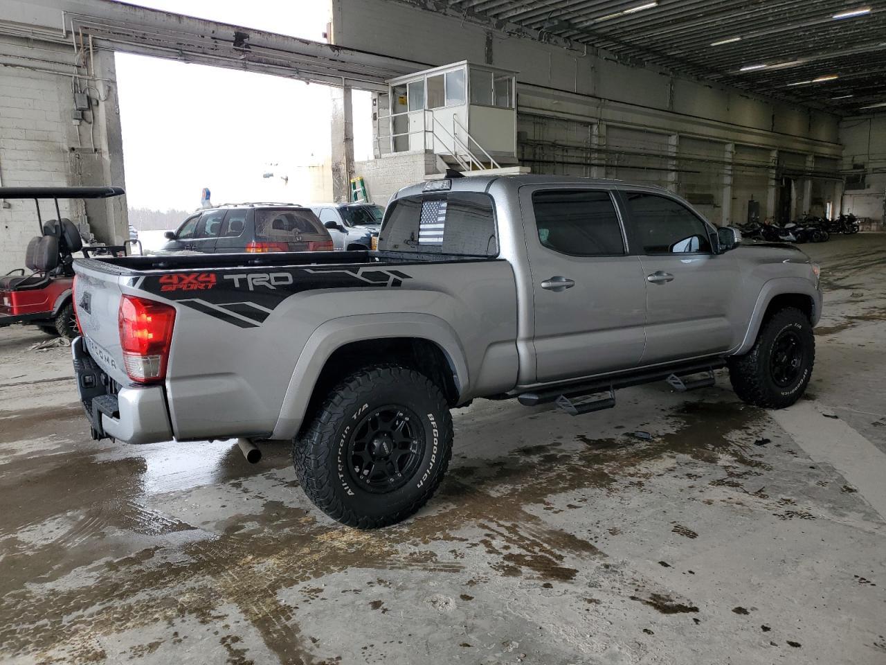 2017 TOYOTA TACOMA DOU - Фото 3