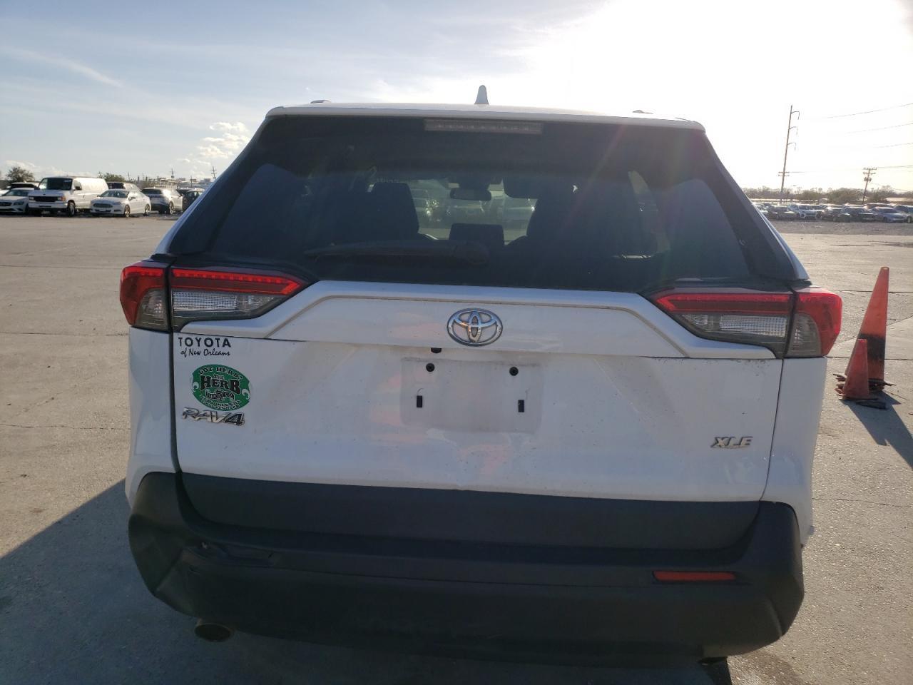 2020 TOYOTA RAV4 XLE - Image 6