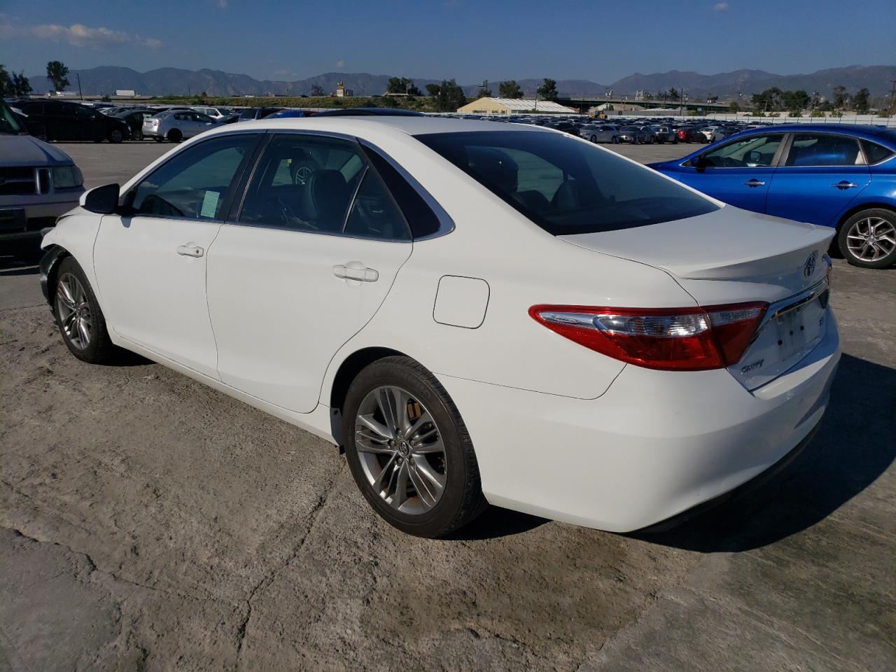 2016 TOYOTA CAMRY LE - Фото 2