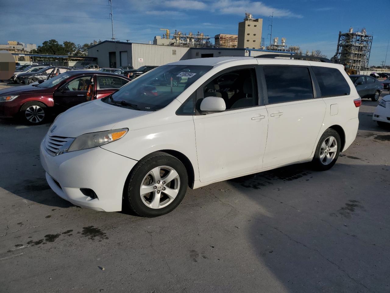 2015 TOYOTA SIENNA LE