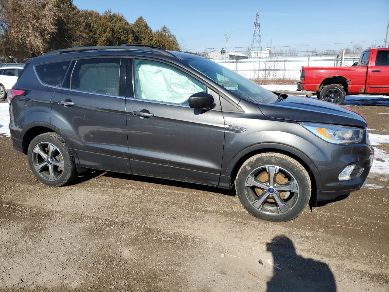 2017 FORD ESCAPE SE - Image 4
