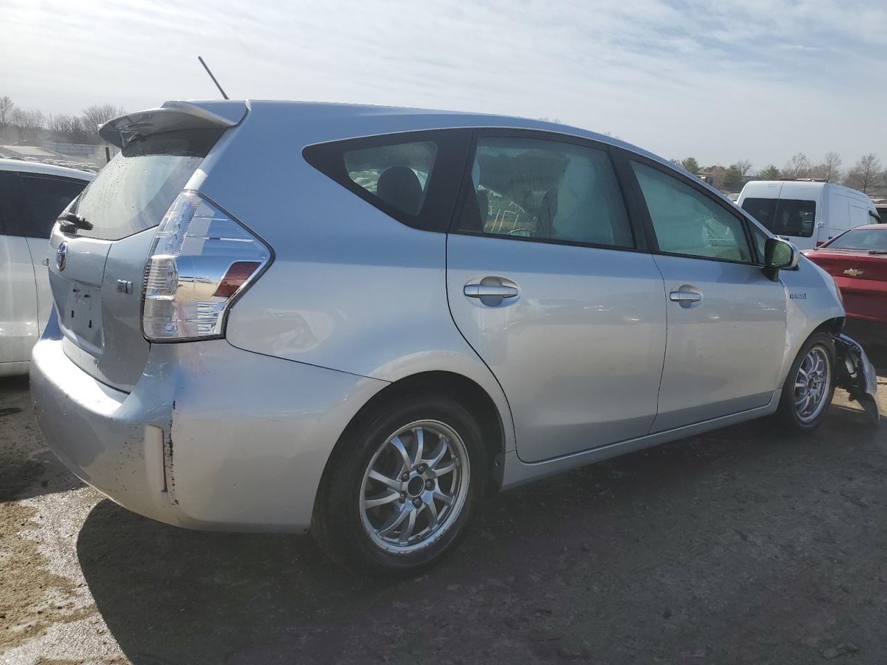 2013 TOYOTA PRIUS V - Image 3
