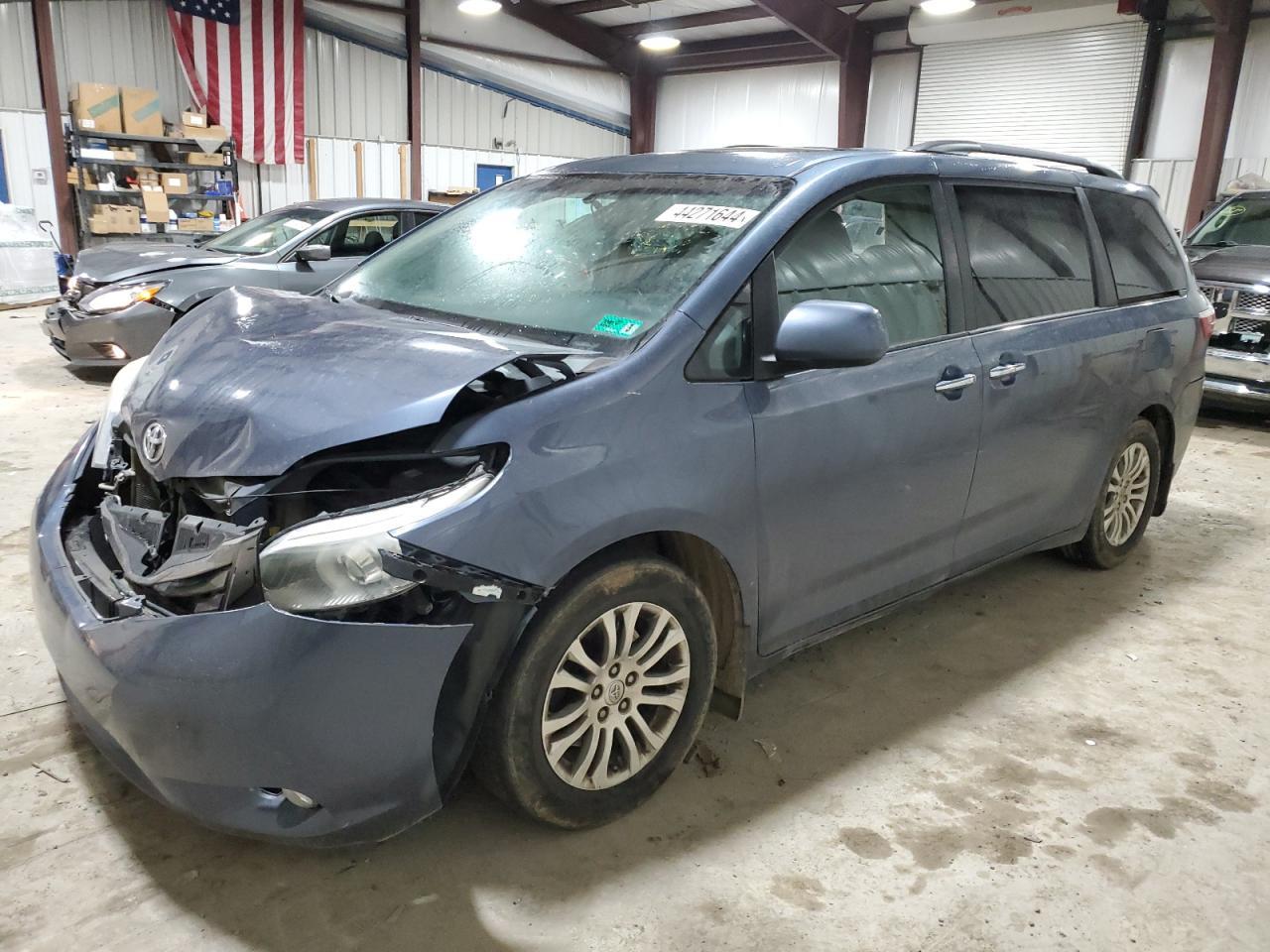 2015 TOYOTA SIENNA XLE