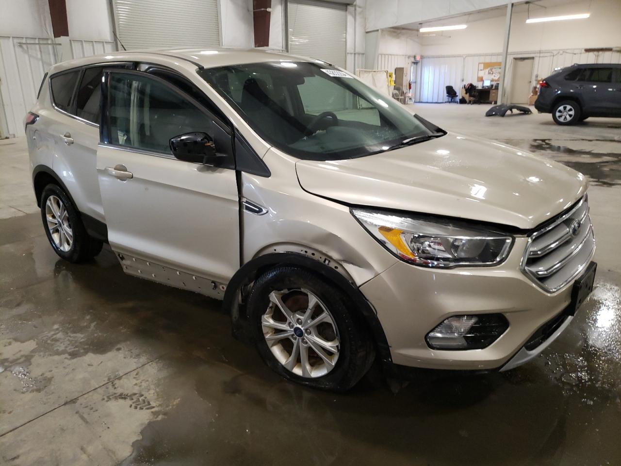 2017 FORD ESCAPE SE - Фото 4