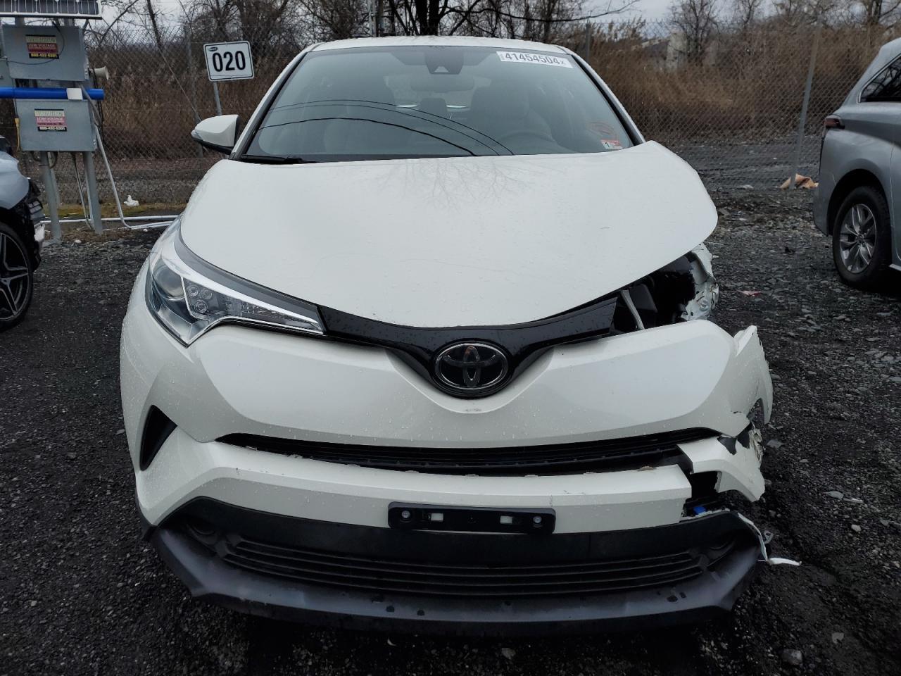 2019 TOYOTA C-HR XLE - Image 5