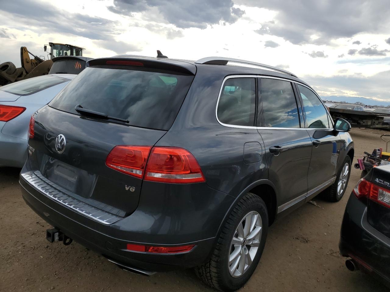 2013 VOLKSWAGEN TOUAREG V6 - Image 3