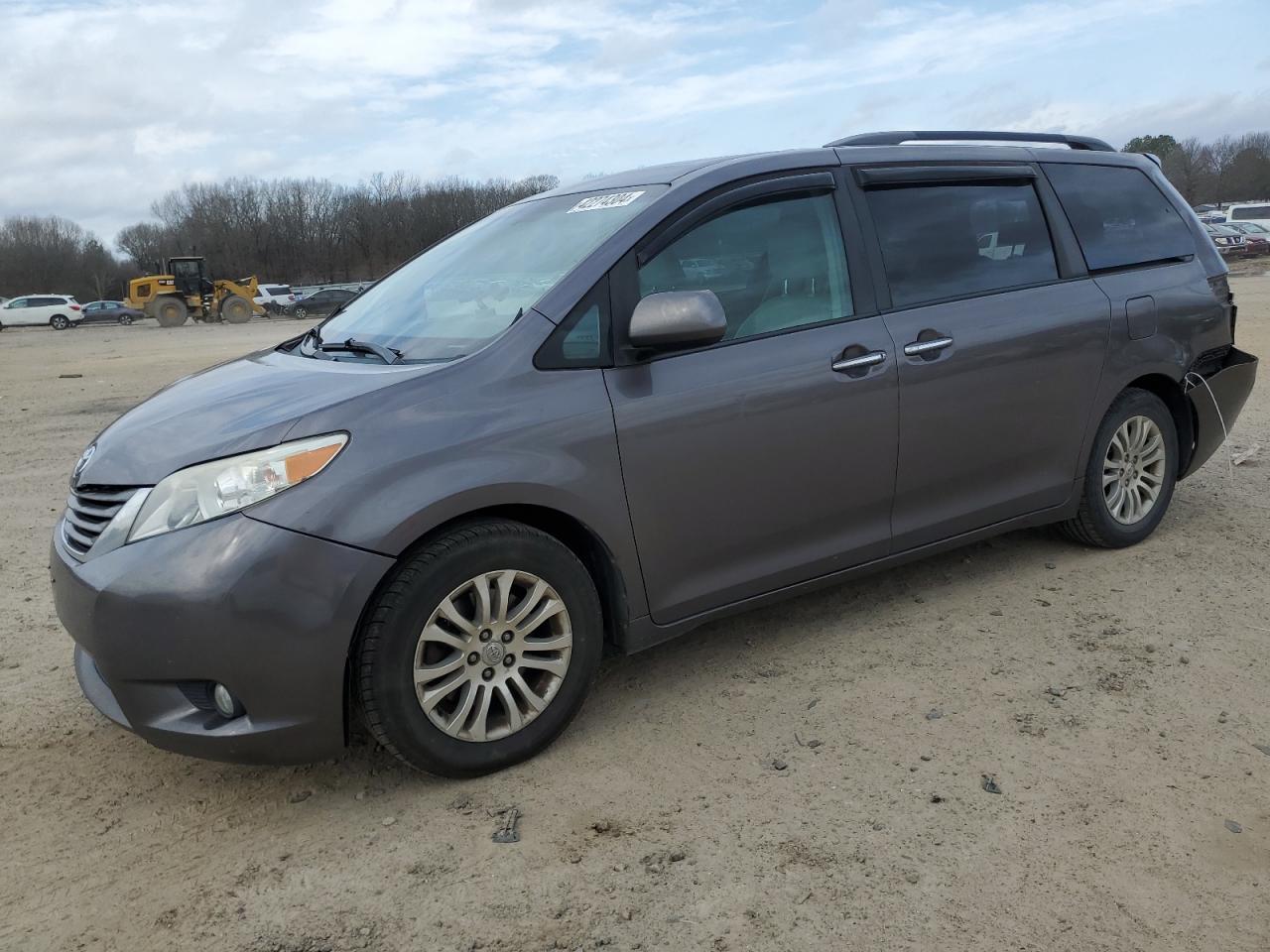 2011 TOYOTA SIENNA XLE