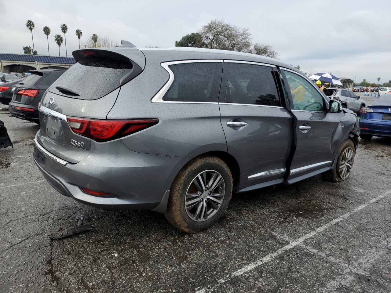 2019 INFINITI QX60 LUXE - Image 3