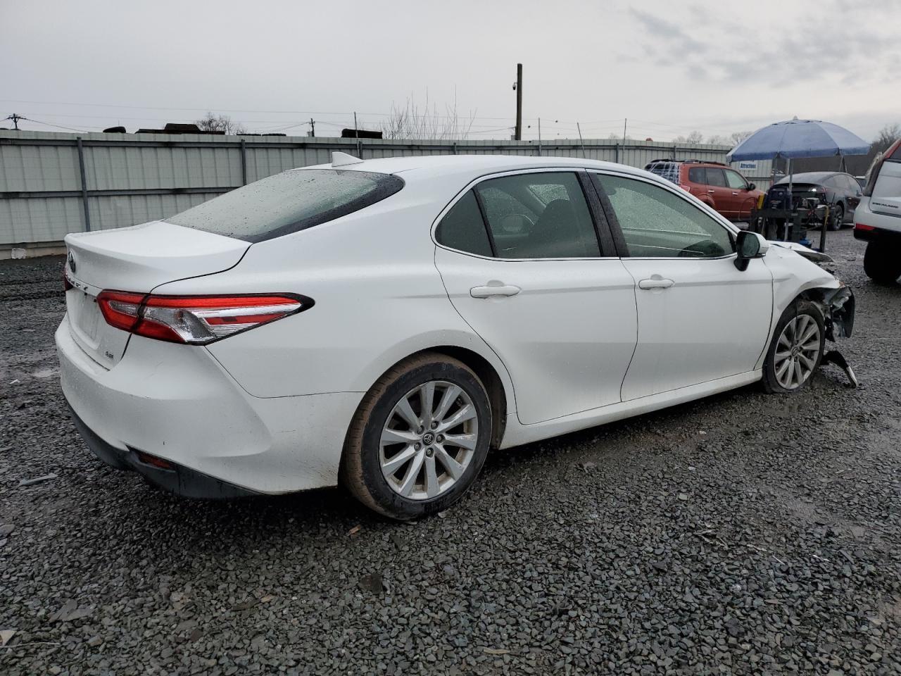 2018 TOYOTA CAMRY L - Фото 3