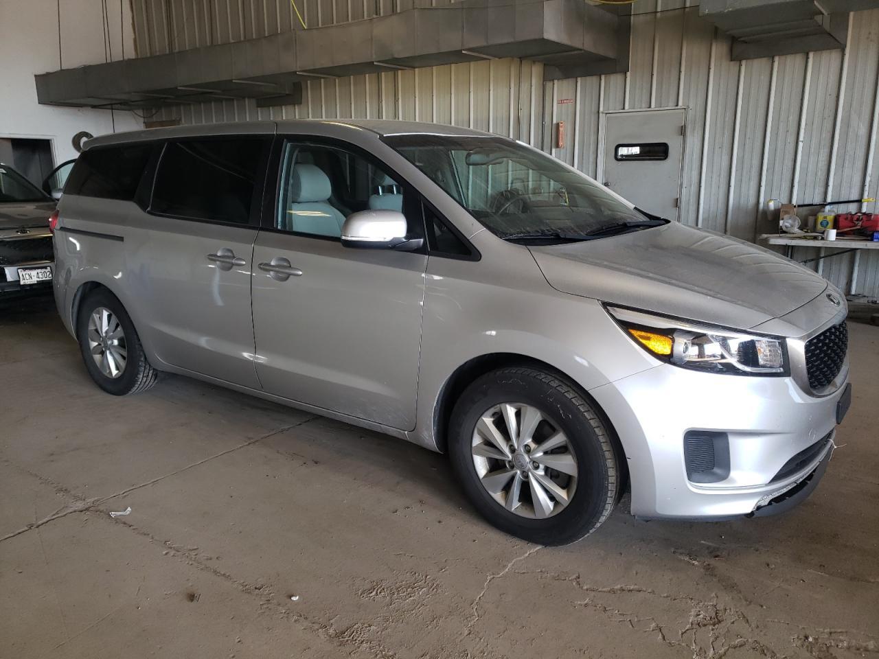 2017 KIA SEDONA LX - Image 4