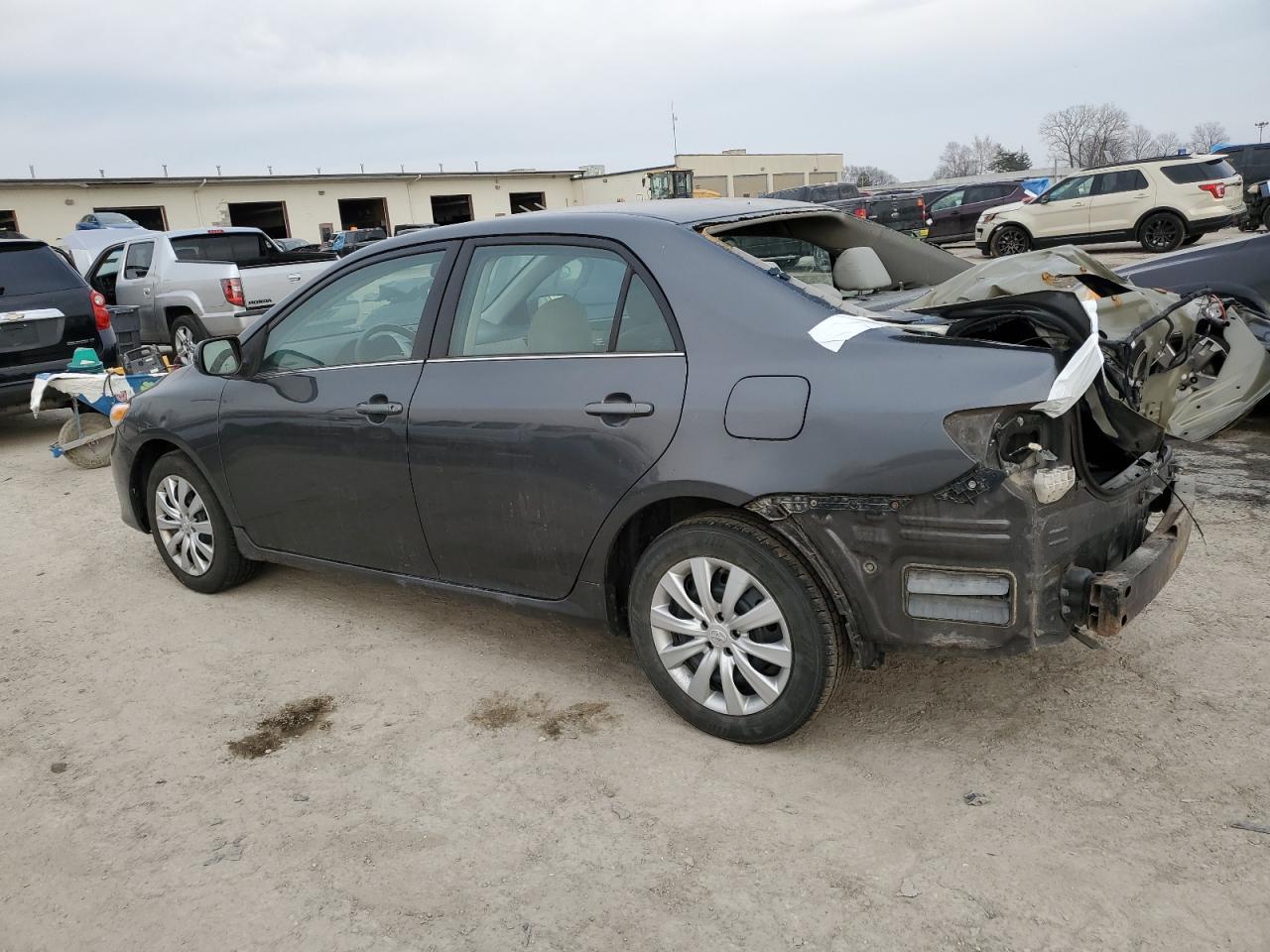 2013 TOYOTA COROLLA BA - Фото 2