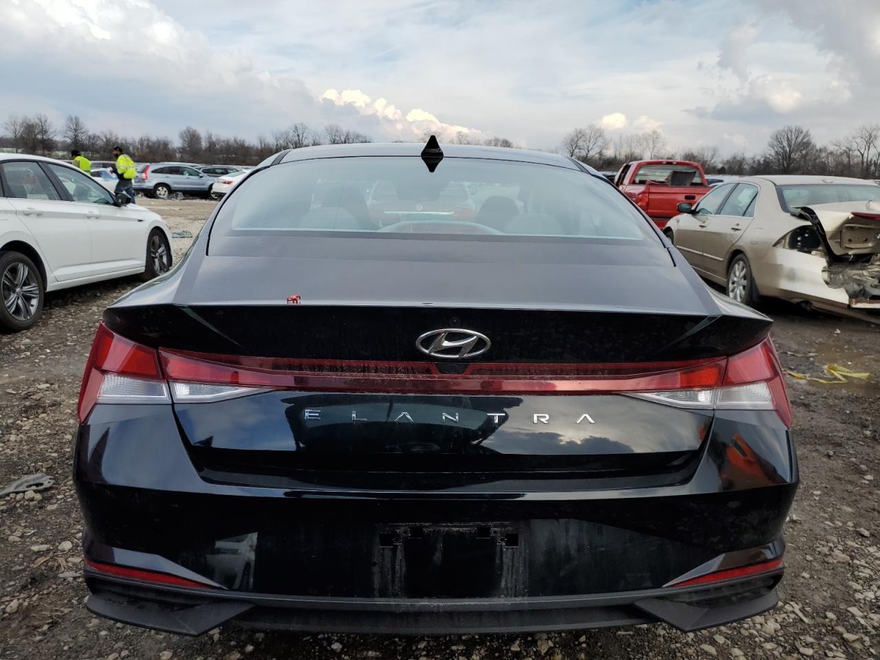 2023 HYUNDAI ELANTRA SE - Фото 6