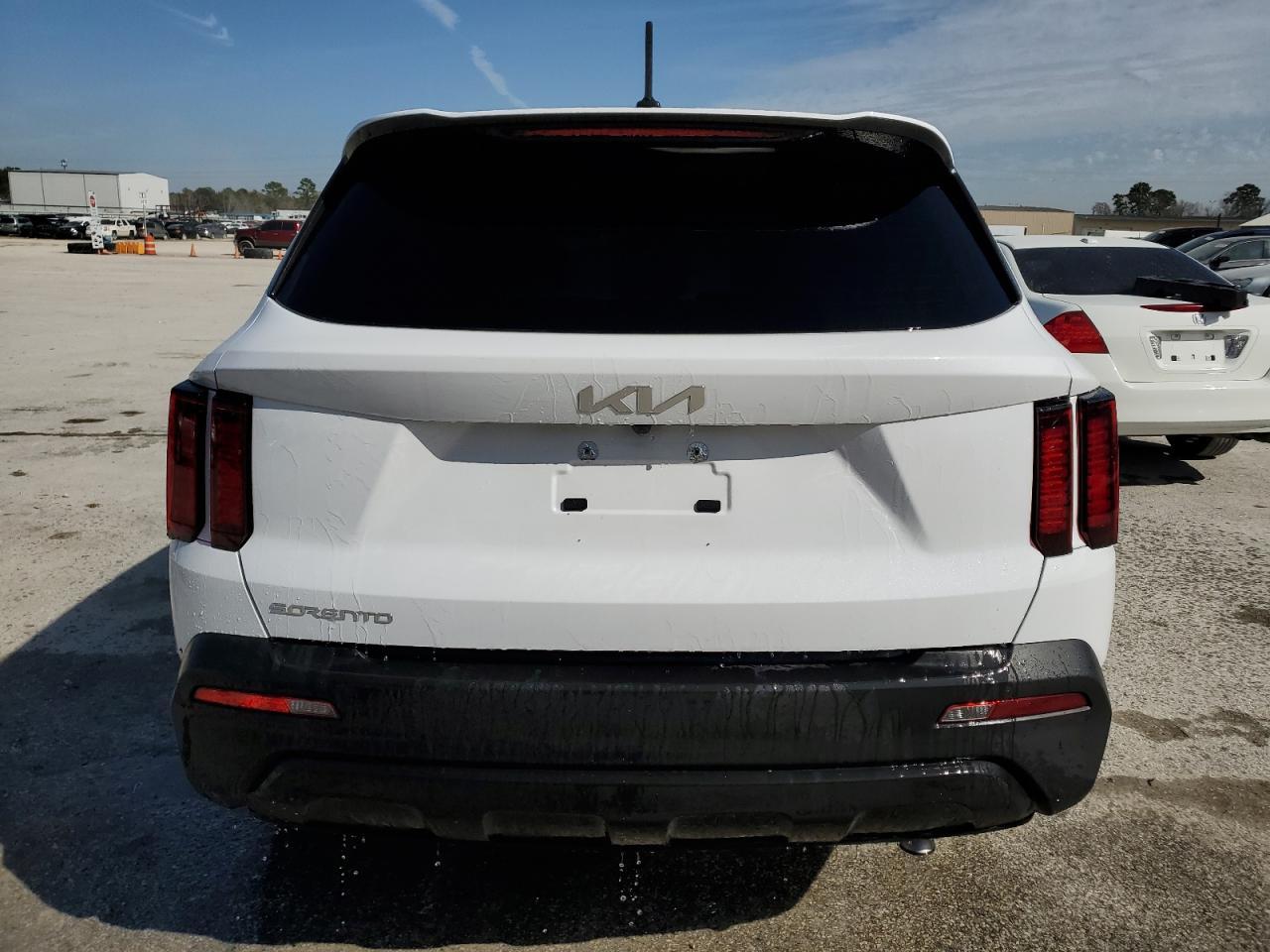 2023 KIA SORENTO LX - Image 6