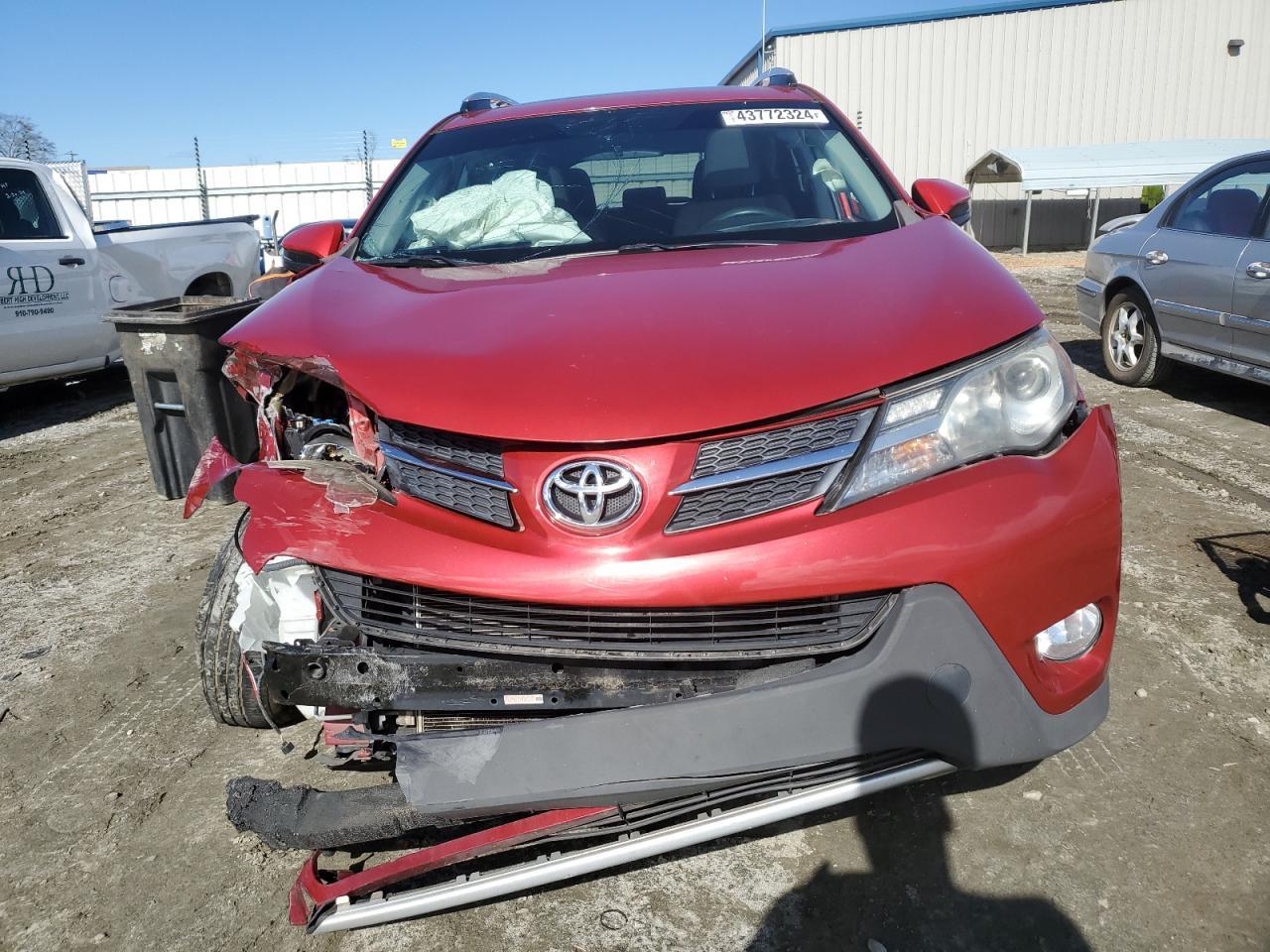 2015 TOYOTA RAV4 XLE - Image 5