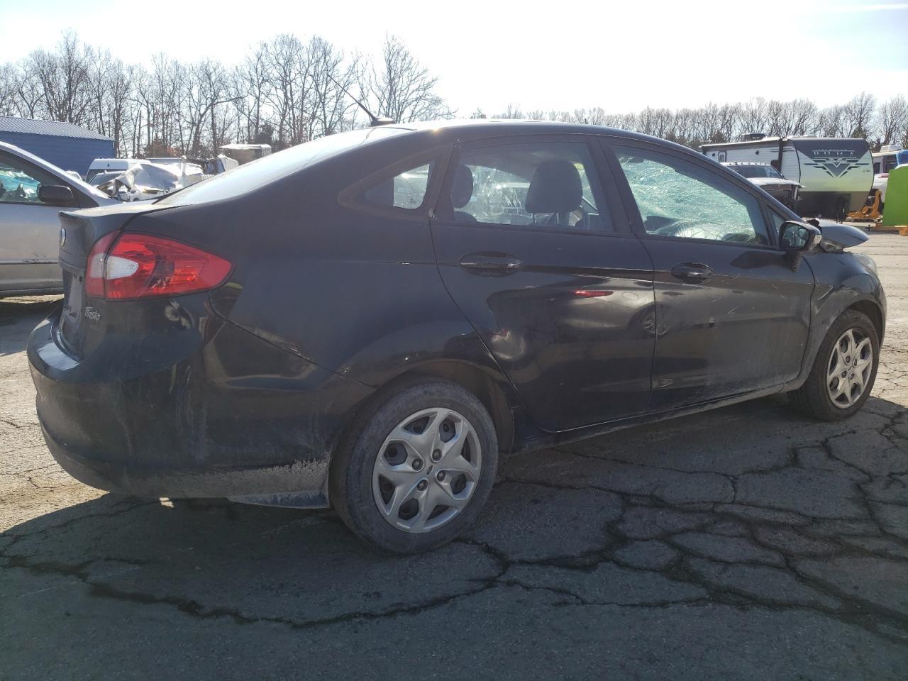 2013 FORD FIESTA SE - Фото 3