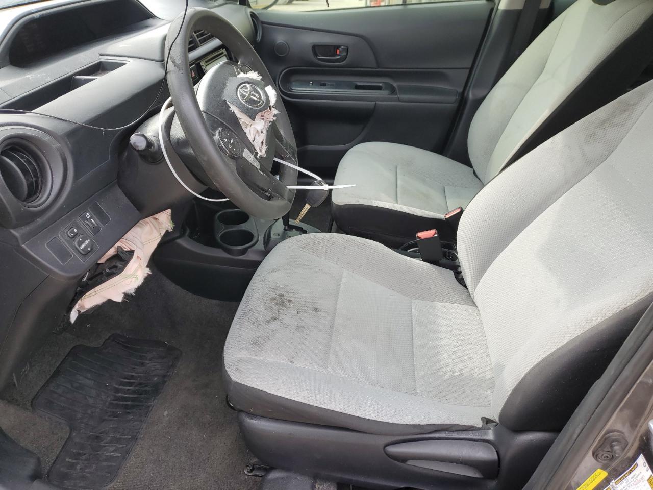 2015 TOYOTA PRIUS C - Image 7