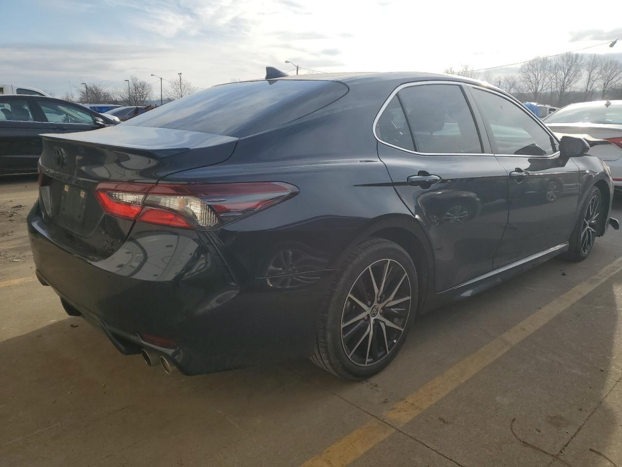 2021 TOYOTA CAMRY SE - Фото 3