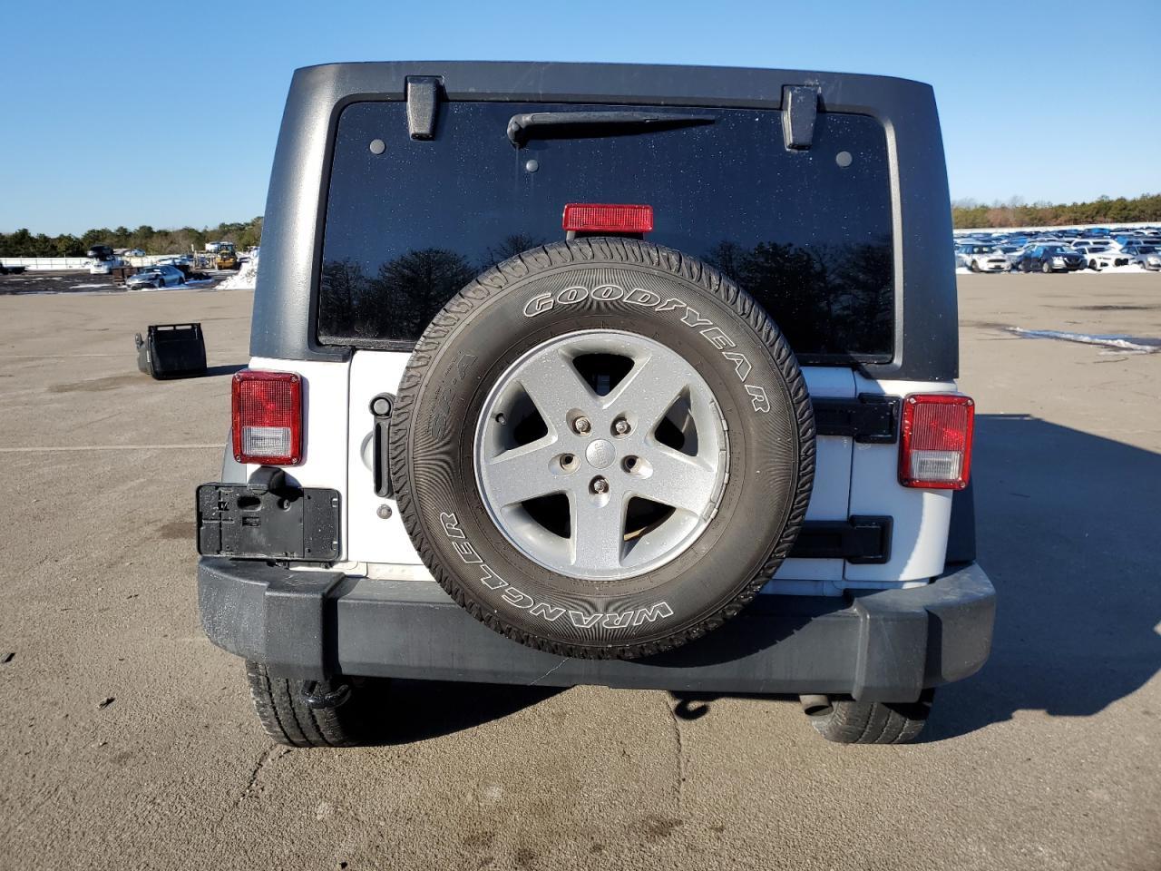 2017 JEEP WRANGLER U - Image 6