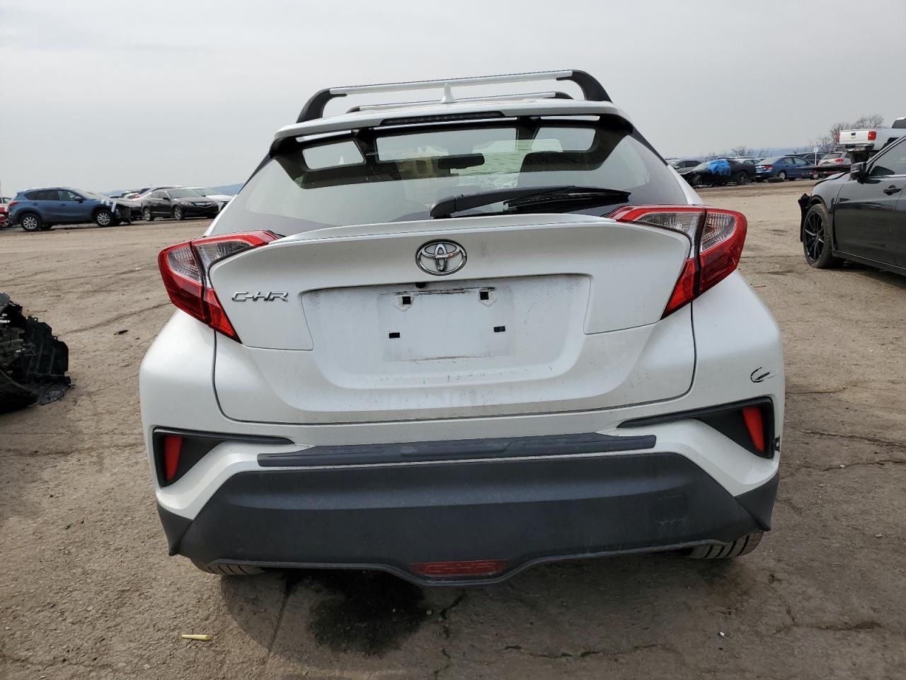 2018 TOYOTA C-HR XLE - Фото 6