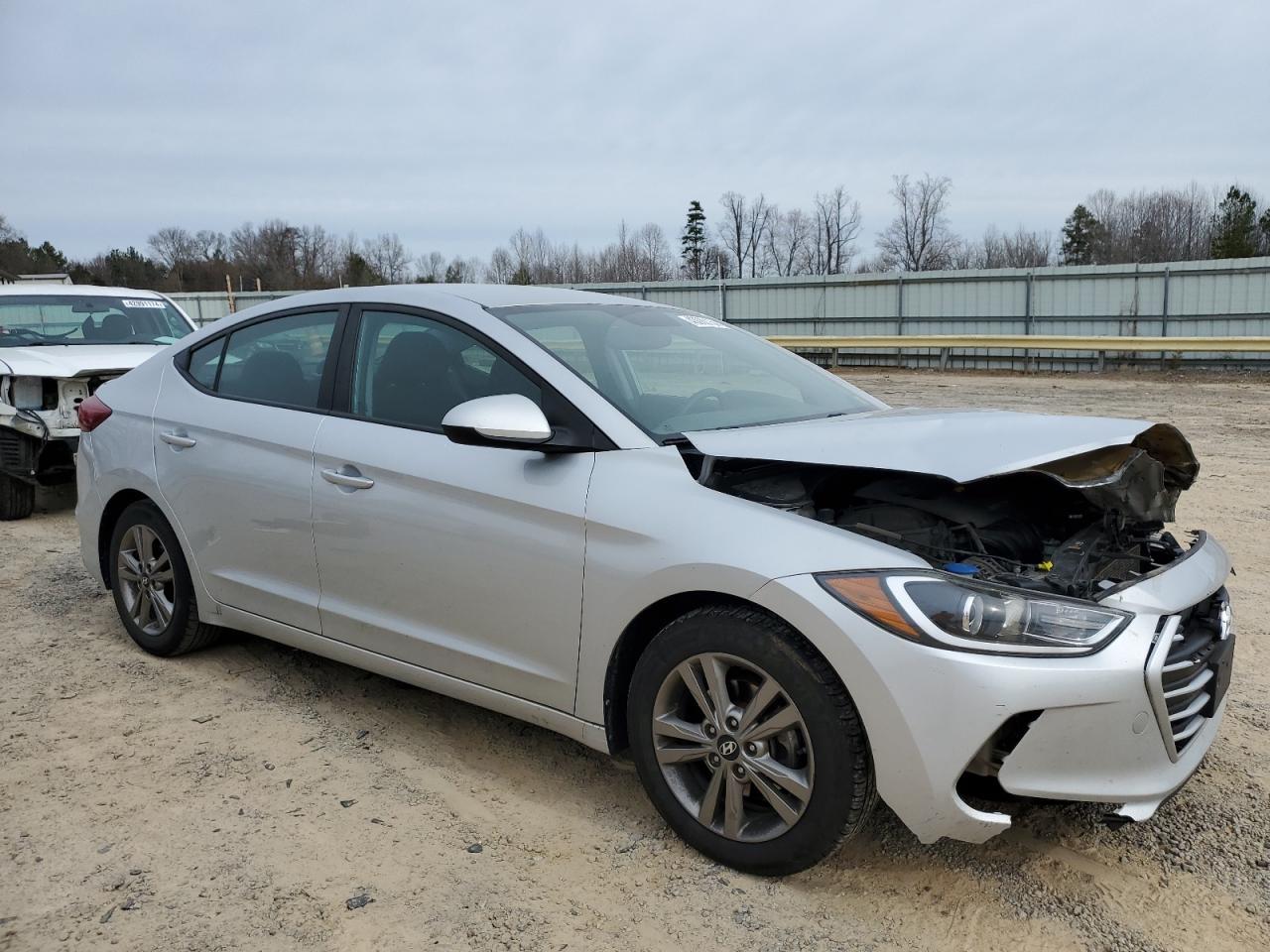2018 HYUNDAI ELANTRA SE - Image 4