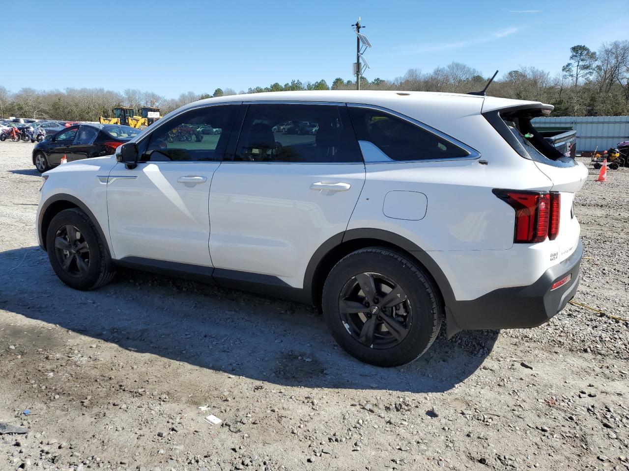 2023 KIA SORENTO LX - Image 2