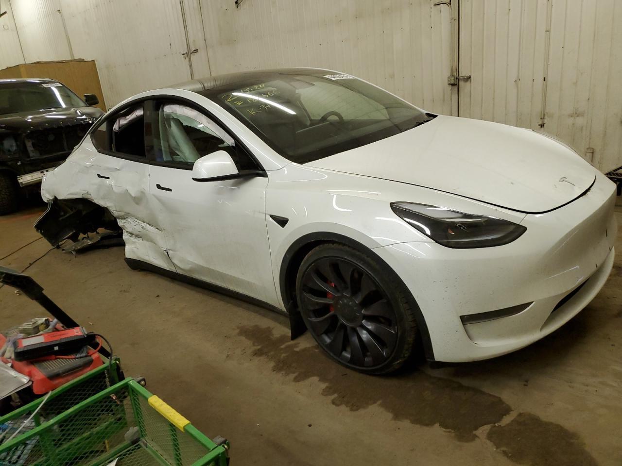 2022 TESLA MODEL Y - Фото 4