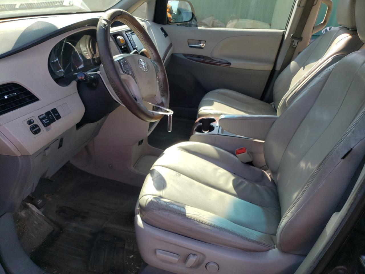 2013 TOYOTA SIENNA XLE - Image 7
