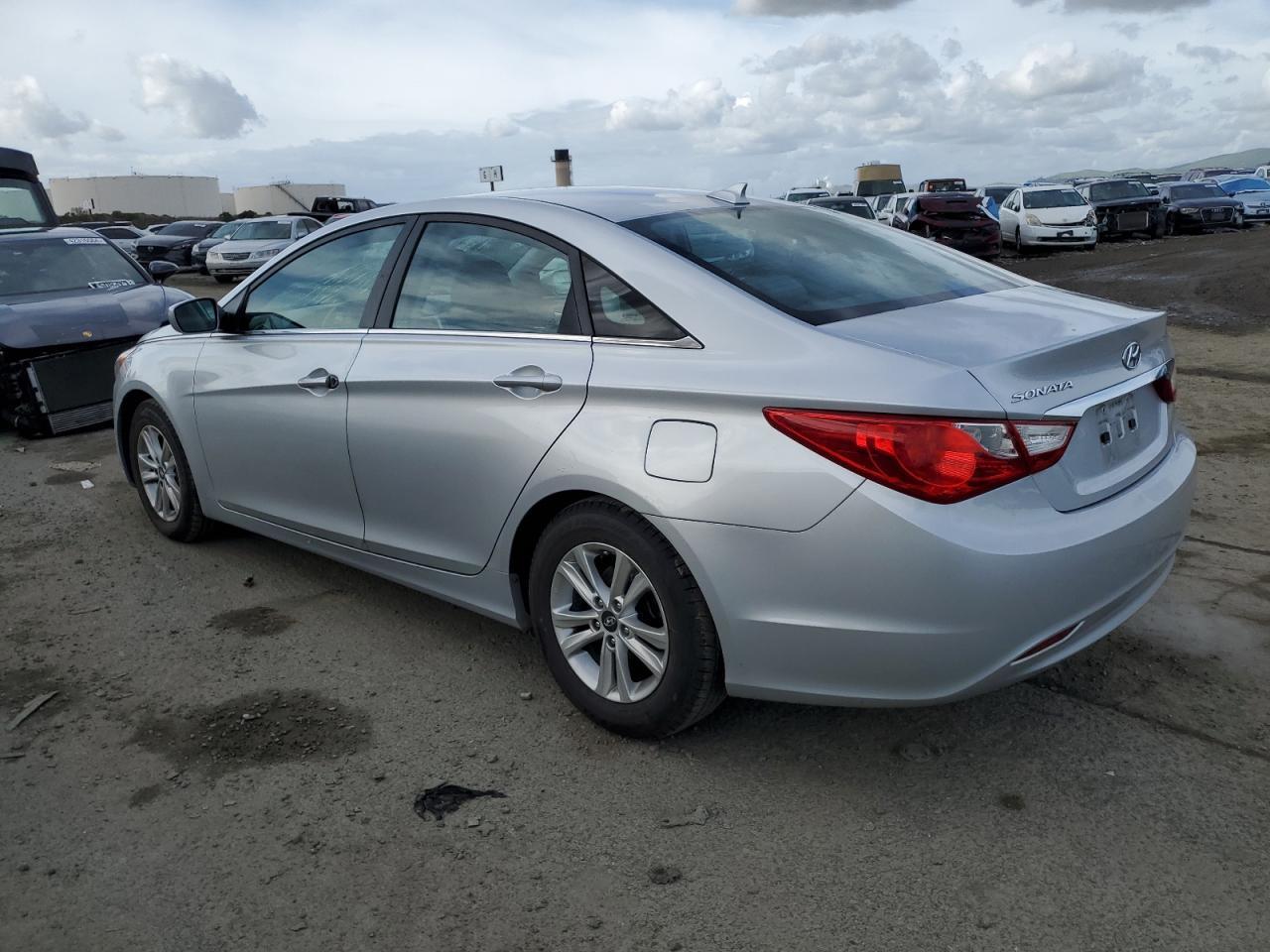 2013 HYUNDAI SONATA GLS - Image 2